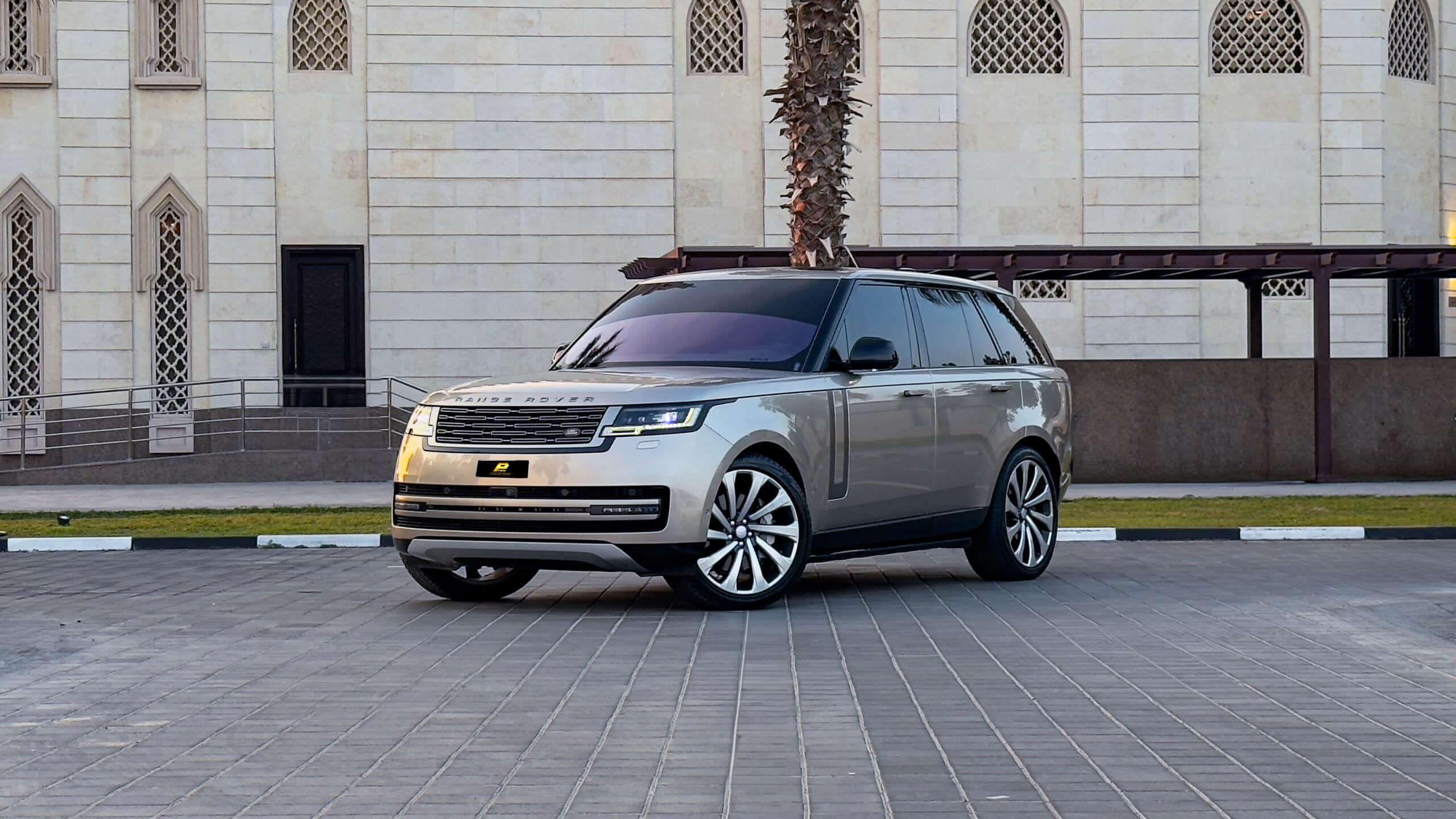 Range Rover Vogue Rental Dubai | Best Price | 24/7 Service